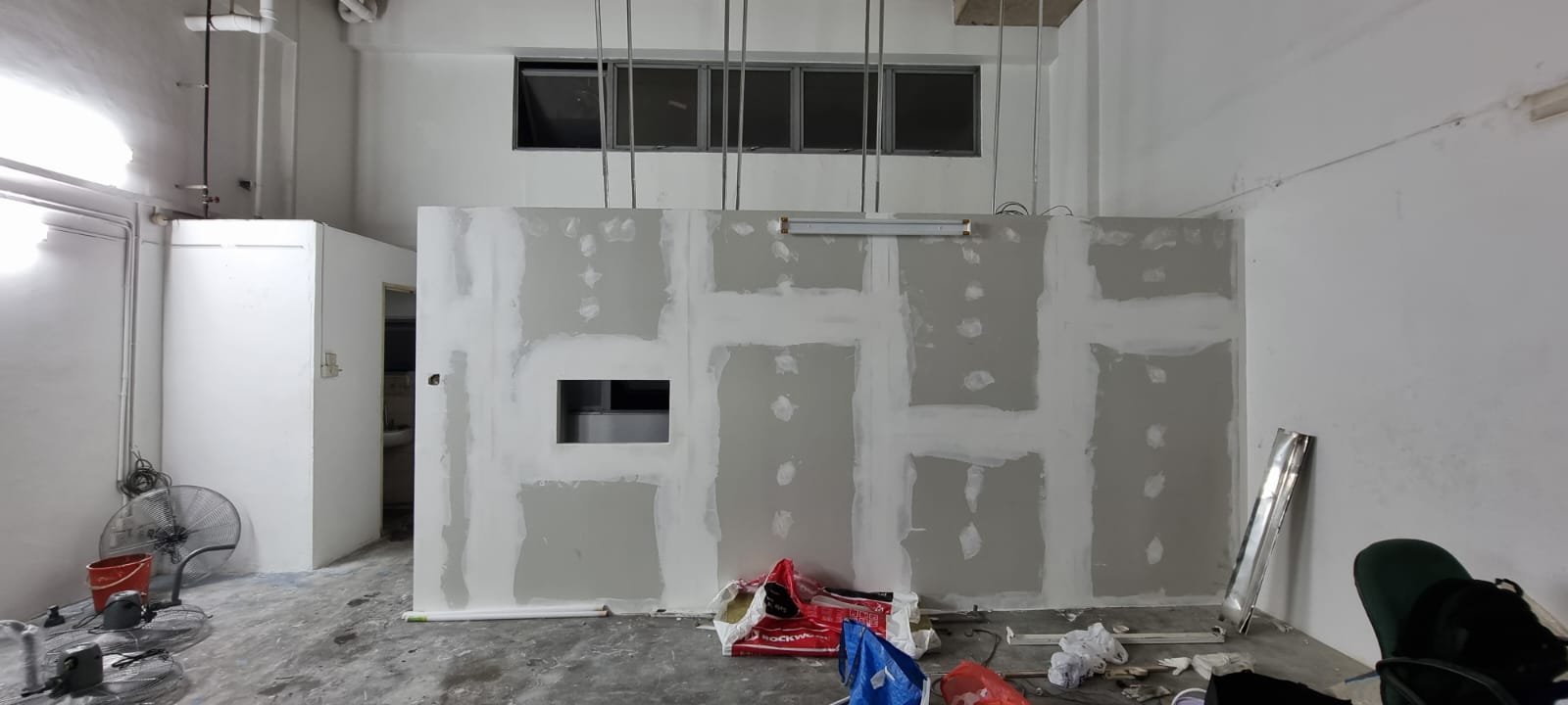 Show Wall Construction
